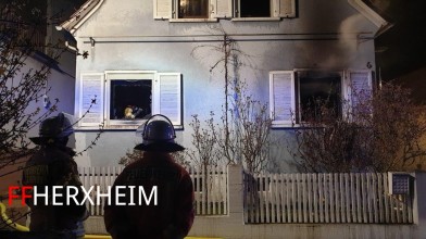 Einsatzfoto 2022_0311_Zimmerbrand (1).jpg