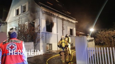 Einsatzfoto 2022_0311_Zimmerbrand (2).jpg